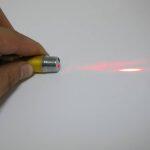 Portachiavi 3 in 1 con Raggio Laser, Torcia Elettrica e Luce Ultravioletta - immagine 4