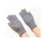 Guanti intelligenti con touch screen e Bluetooth collegati al telefono cellulare - immagine 2